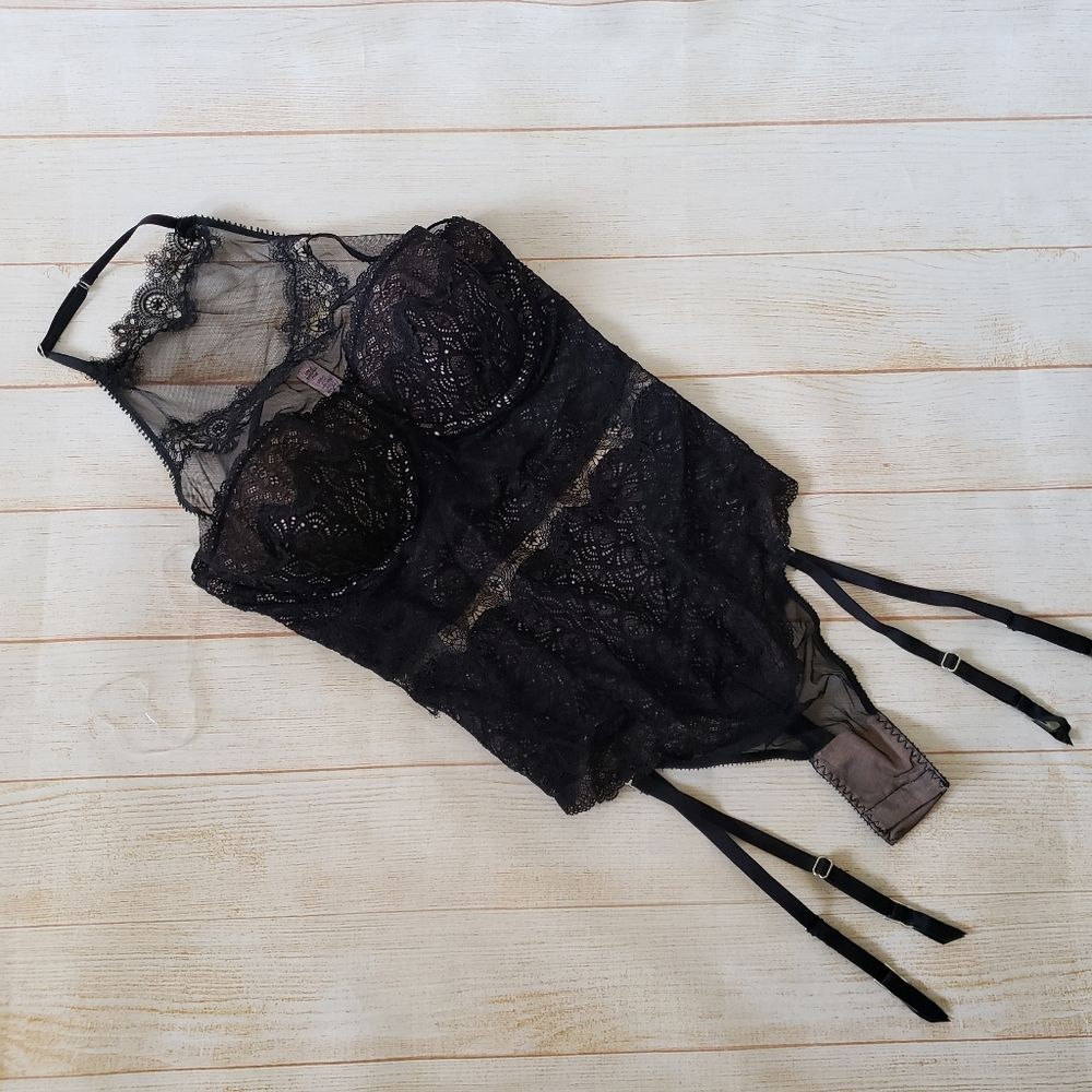 Victoria's Secret Dream Angels Chantilly Lace High Neck Thong Bodysuit Garter